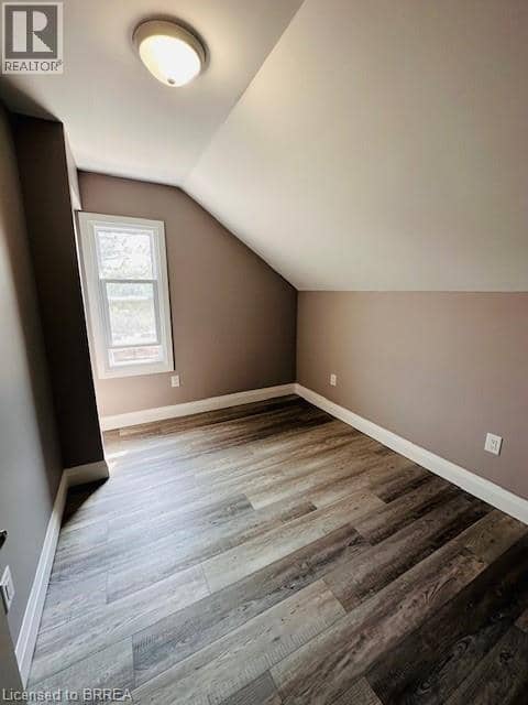 111 SPRING Street, Brantford, photo 3