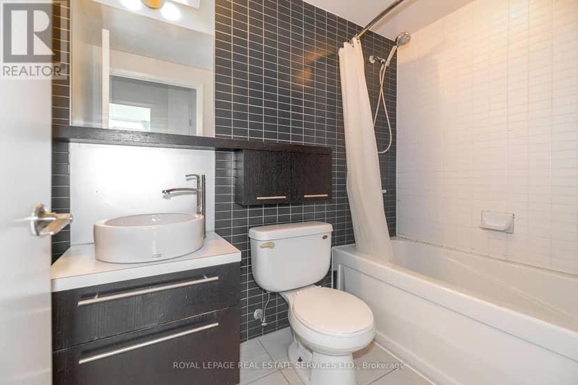 603 - 25 Carlton Street — photo 10 of 14