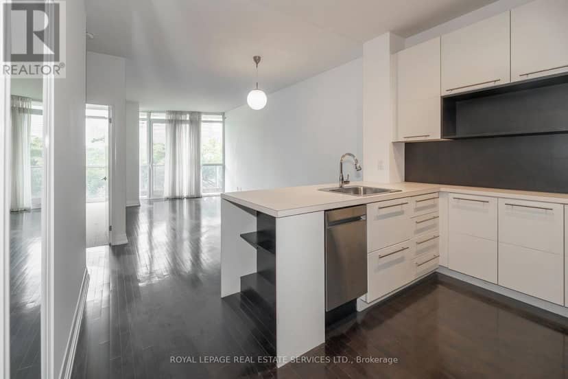 603 - 25 Carlton Street — photo 2 of 14