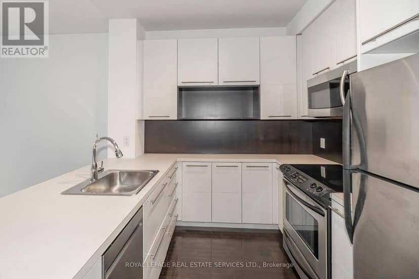 603 - 25 Carlton Street — photo 3 of 14