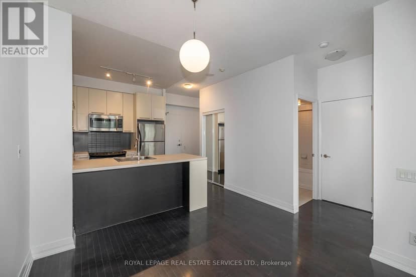603 - 25 Carlton Street — photo 4 of 14