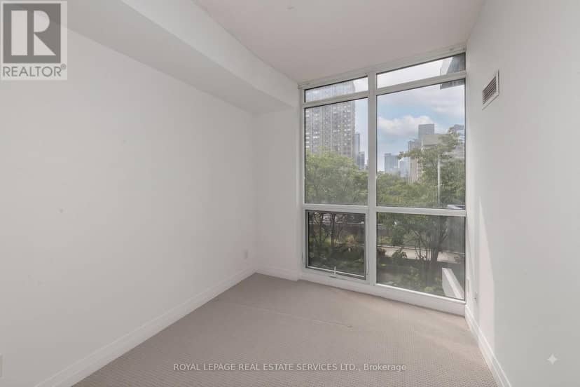 603 - 25 Carlton Street — photo 7 of 14