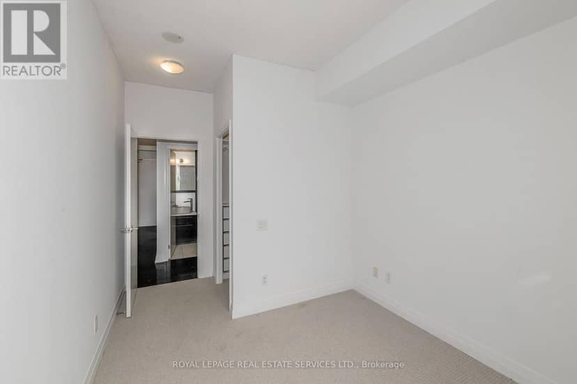 603 - 25 Carlton Street — photo 8 of 14