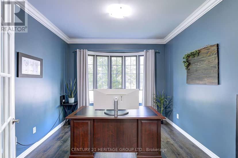 1406 Marshall Crescent — photo 20 of 40