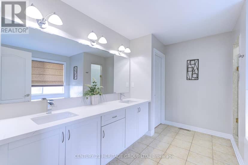 1406 Marshall Crescent — photo 25 of 40