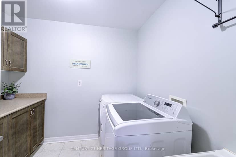 1406 Marshall Crescent — photo 32 of 40
