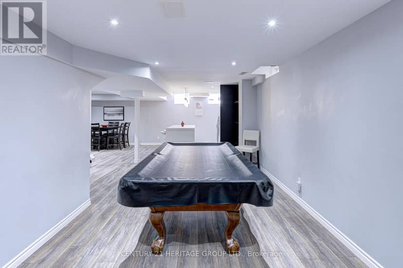 1406 Marshall Crescent — photo 37 of 40