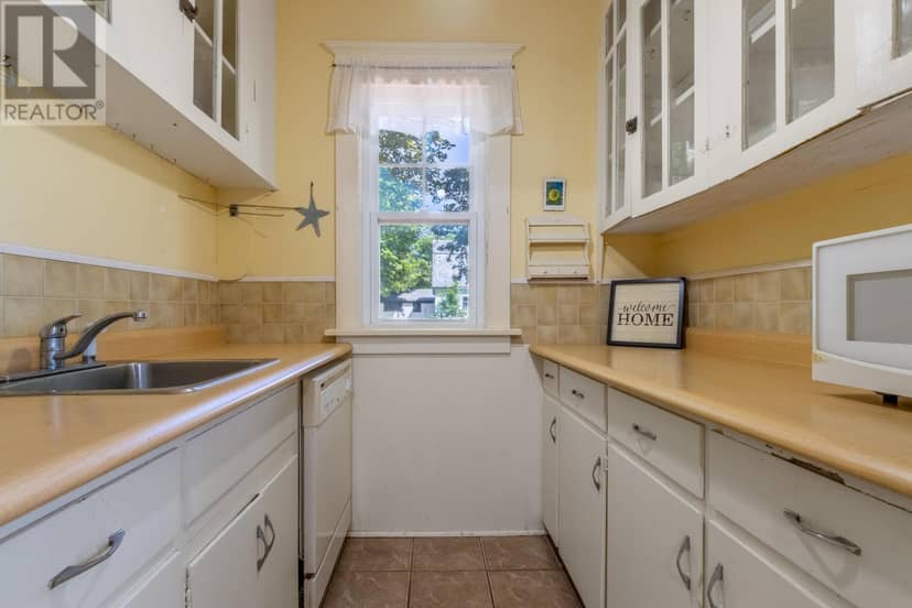 31 BREAKWATER Street — photo 16 of 37