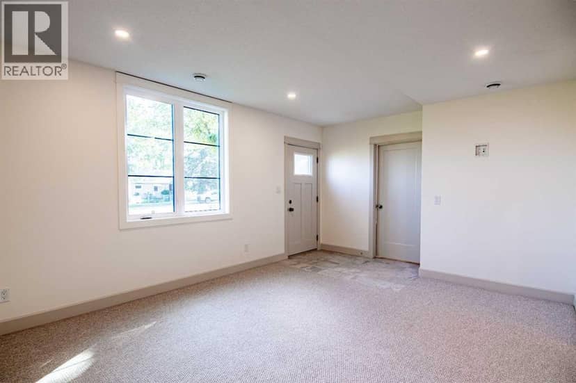 5026 48 Street — photo 10 of 40