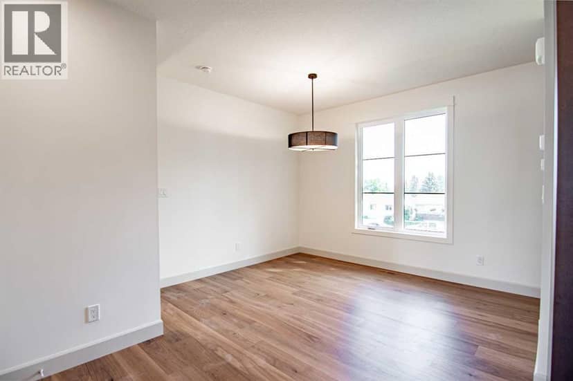 5026 48 Street — photo 18 of 40
