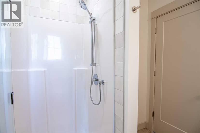 5026 48 Street — photo 14 of 40