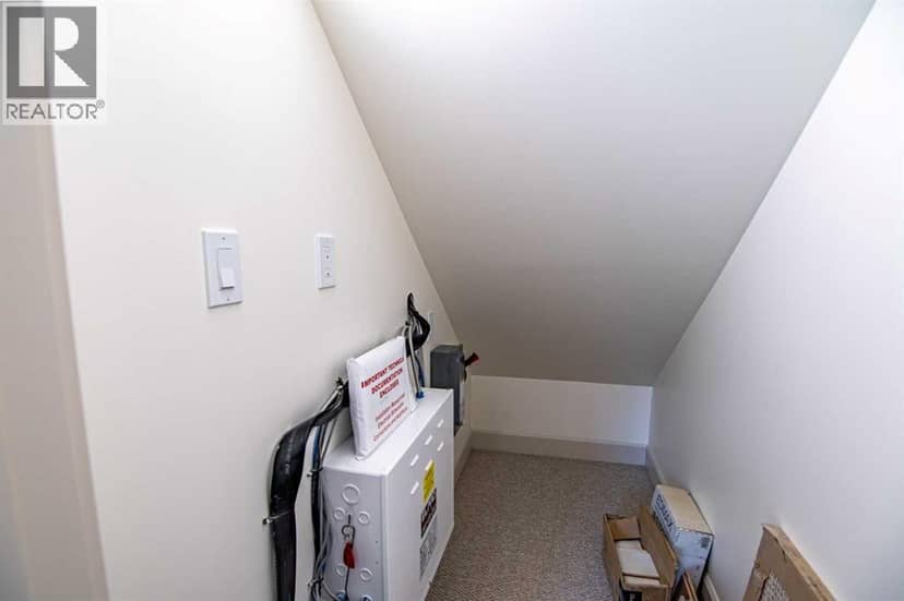 5026 48 Street — photo 17 of 40