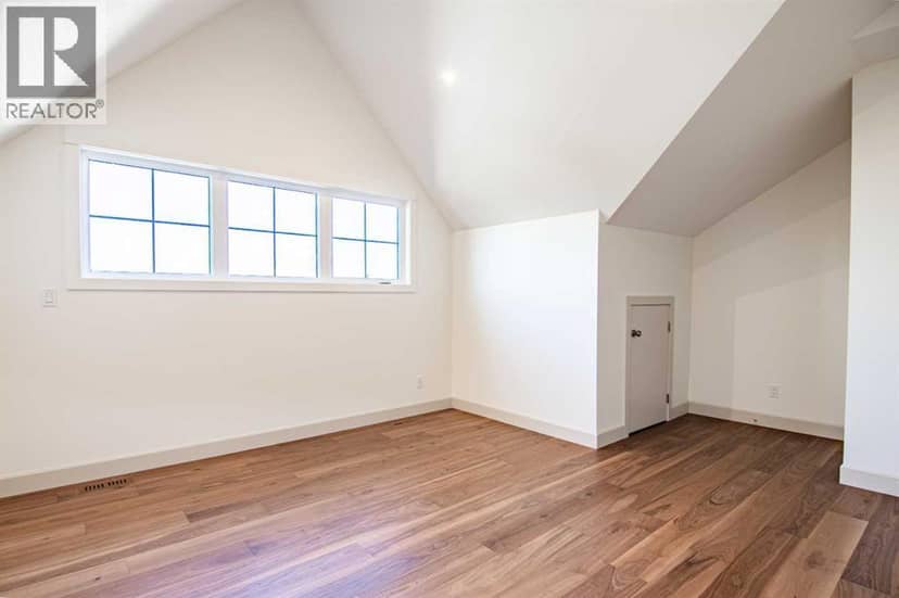 5026 48 Street — photo 34 of 40
