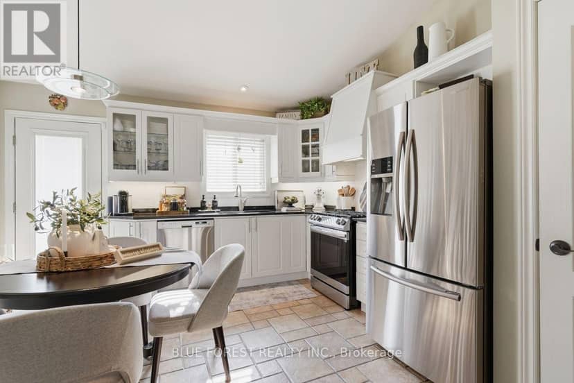 241 Oldham Street — photo 14 of 40