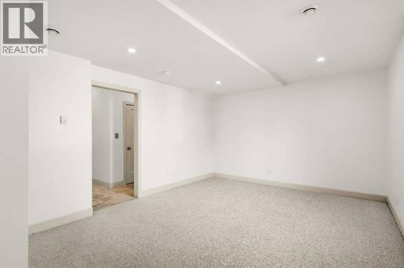 5030 48 Street — photo 11 of 40