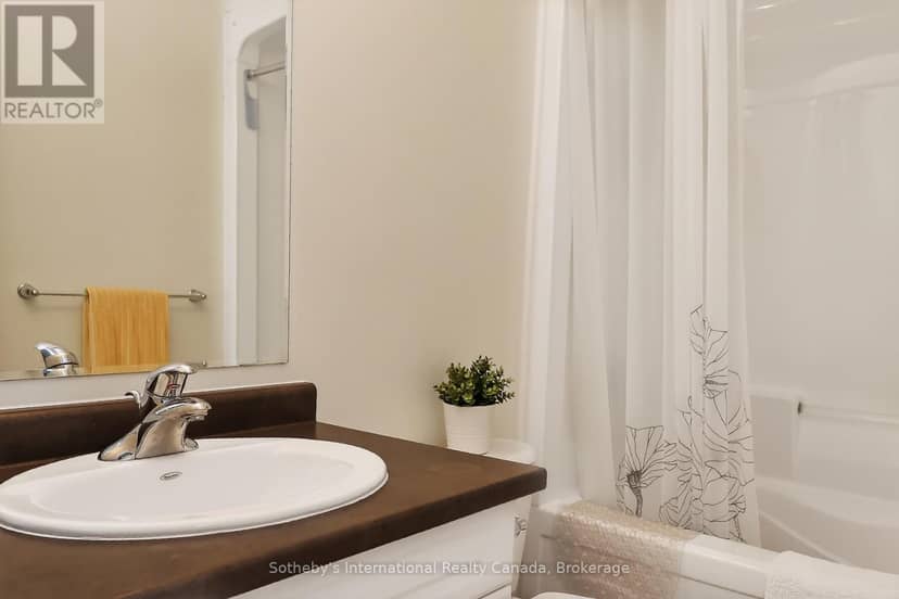 49 Silver Glen Boulevard — photo 24 of 40