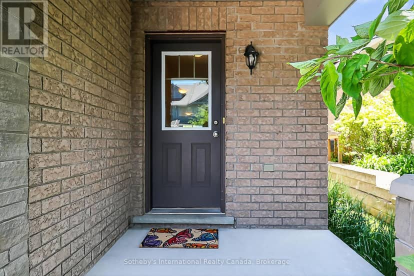 49 Silver Glen Boulevard — photo 3 of 40