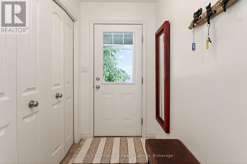 49 Silver Glen Boulevard — photo 4 of 40