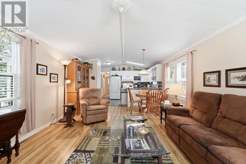 28 Iroquois Lane — photo 12 of 28