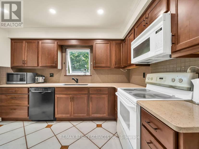 3079 Bartholomew Crescent — photo 12 of 40