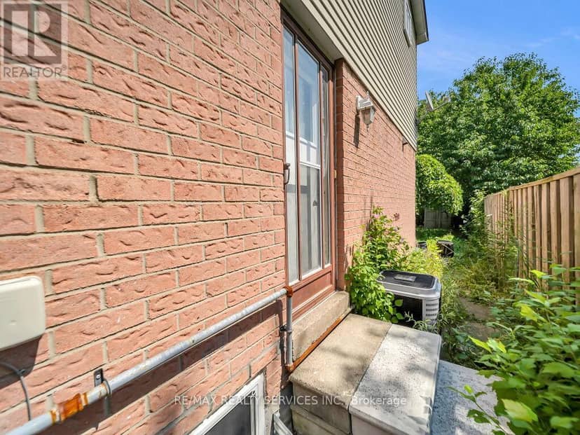 3079 Bartholomew Crescent — photo 36 of 40