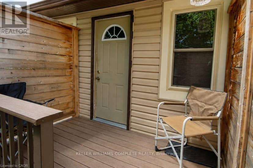 35 Barons Avenue S — photo 19 of 28
