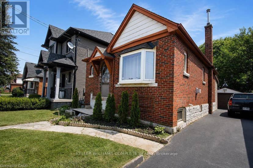 35 Barons Avenue S — photo 4 of 28