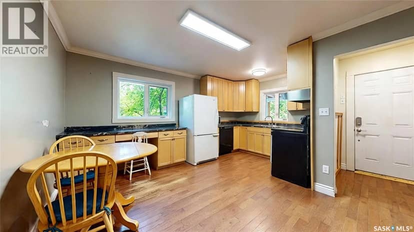 102-104 Marsh STREET, Maple Creek, photo 2