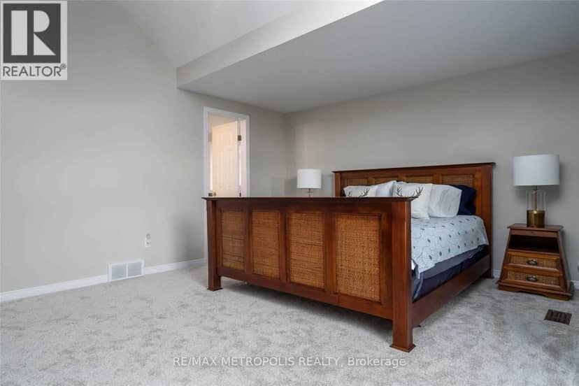 472 Hidden Creek Drive — photo 4 of 13