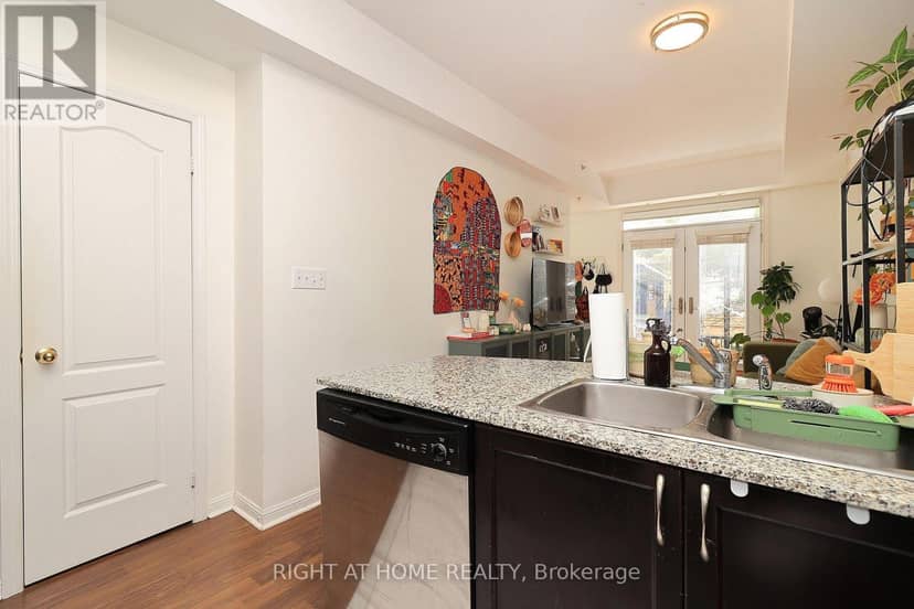 TH12 - 78 Carr Street — photo 12 of 25