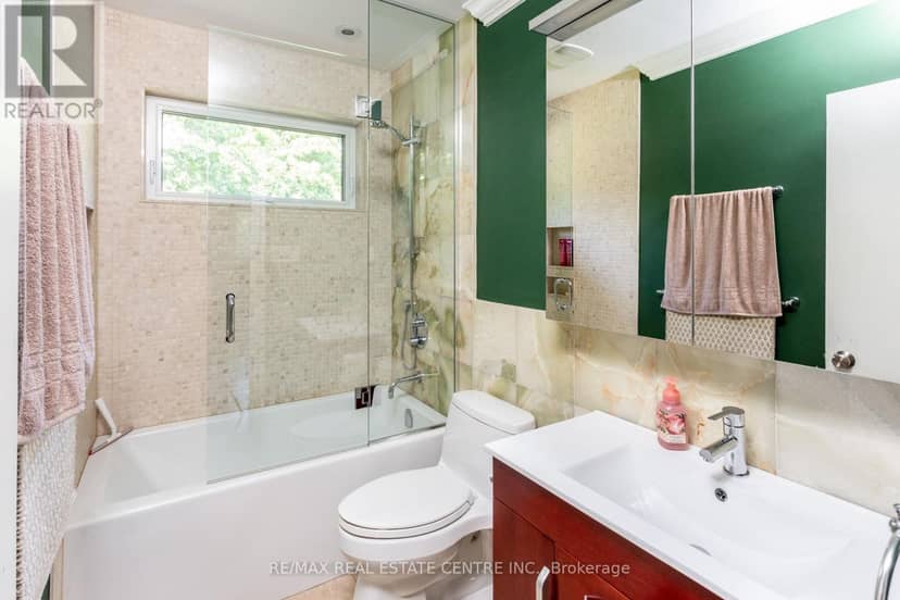 2450 Edenhurst Drive — photo 13 of 34