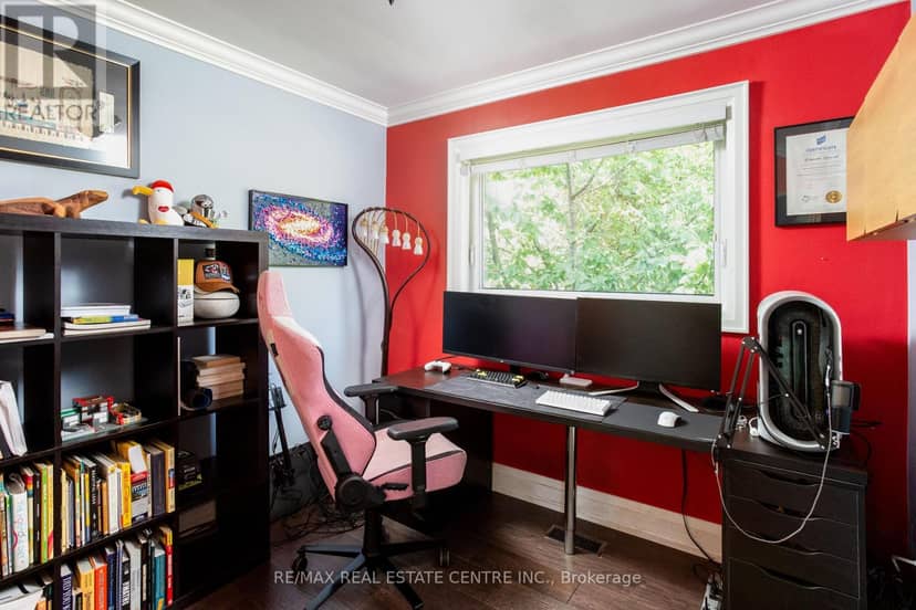 2450 Edenhurst Drive — photo 14 of 34