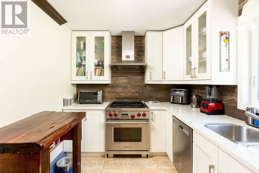 2450 Edenhurst Drive — photo 4 of 34