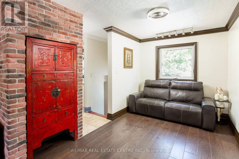 2450 Edenhurst Drive — photo 9 of 34