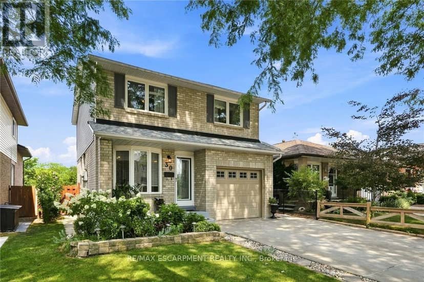 30 Twinoaks Crescent — photo 1 of 40