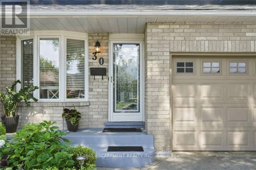 30 Twinoaks Crescent — photo 2 of 40