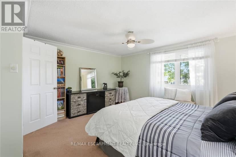 30 Twinoaks Crescent — photo 25 of 40
