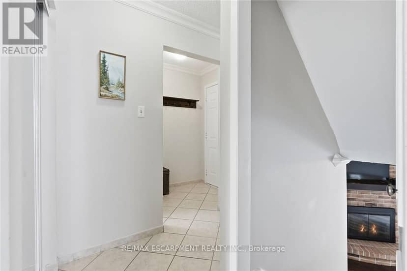 30 Twinoaks Crescent — photo 30 of 40
