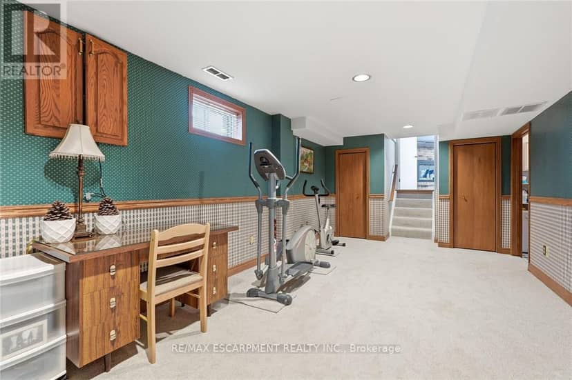30 Twinoaks Crescent — photo 34 of 40