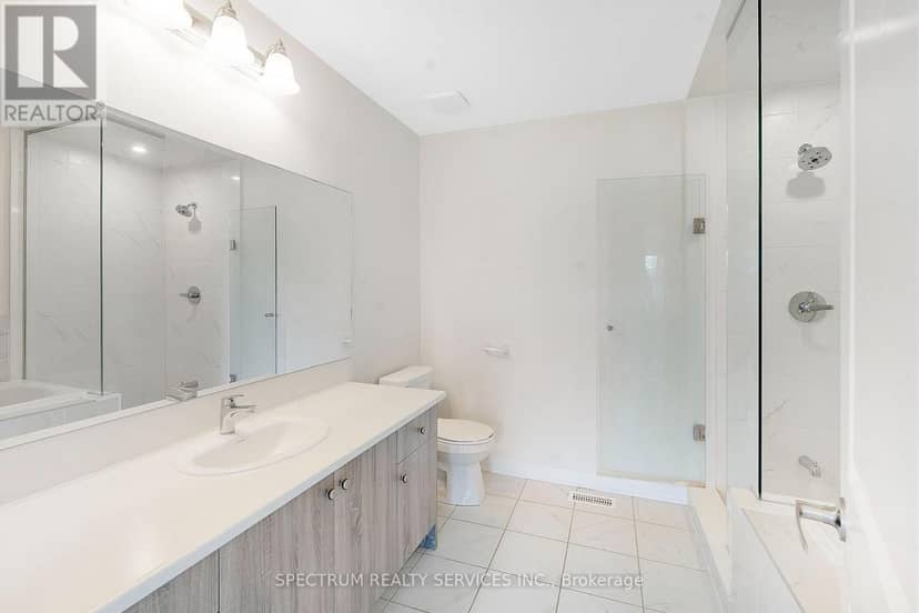 108 - 585 Colborne Street E — photo 33 of 40