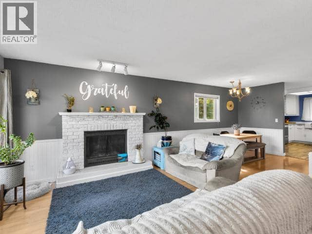 53 Tamarack Drive — photo 4 of 34