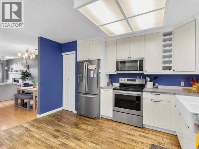 53 Tamarack Drive — photo 8 of 34
