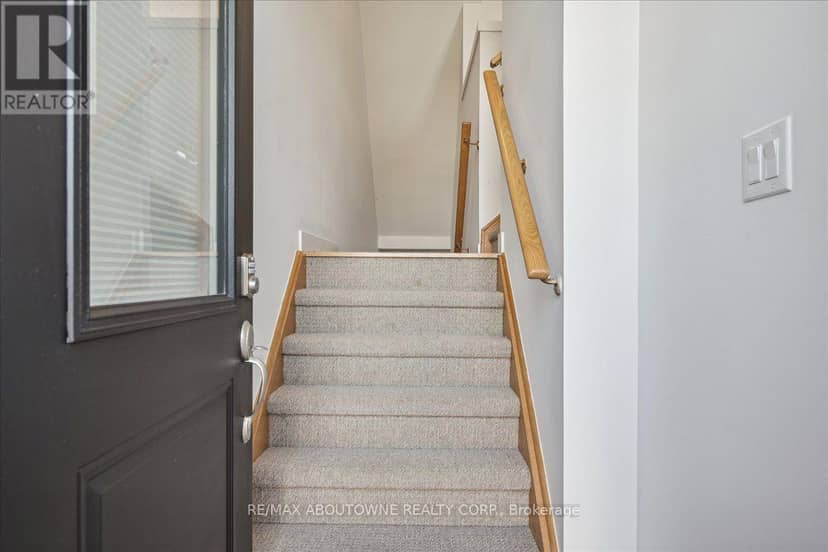31 - 590 North Service Road, Hamilton, photo 3