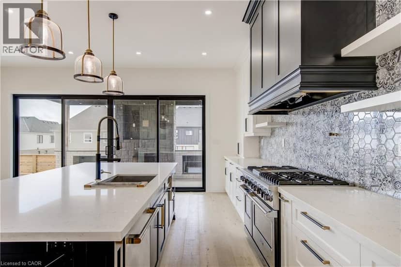 8 EDGEVIEW Crescent — photo 11 of 40