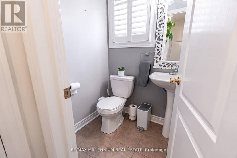 19 Bellotti Crescent — photo 11 of 40