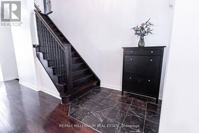 19 Bellotti Crescent — photo 13 of 40
