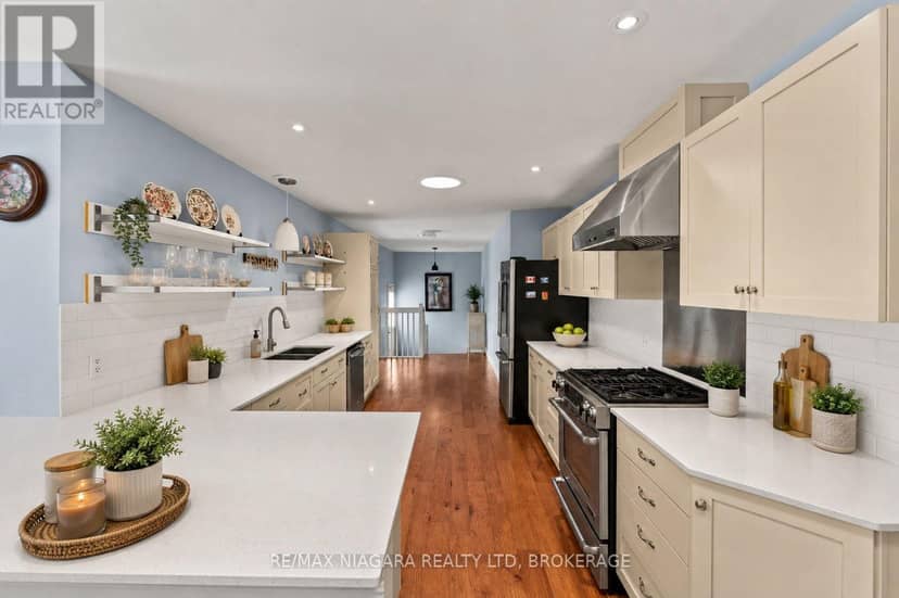 90 Mary Street — photo 13 of 40
