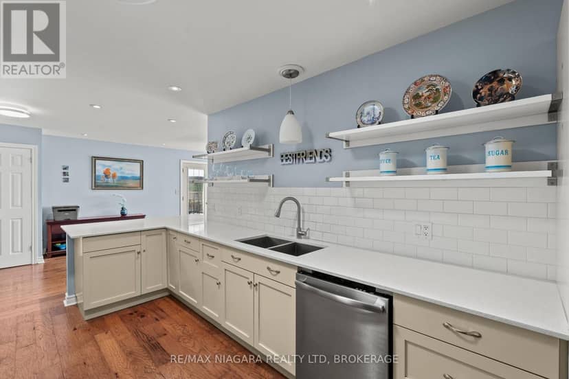 90 Mary Street — photo 14 of 40