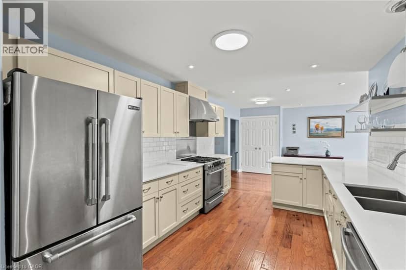 90 MARY Street — photo 16 of 40