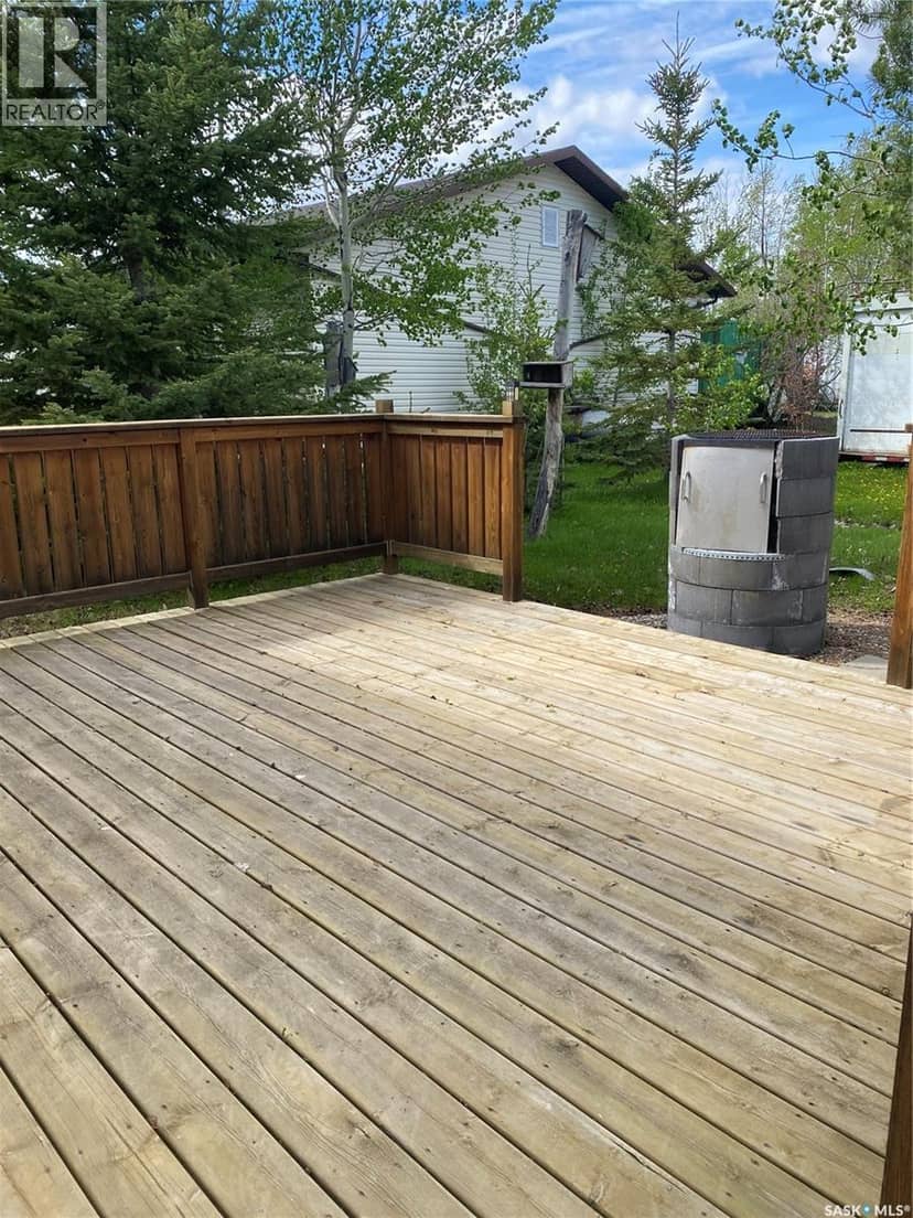 210 Travis AVENUE — photo 12 of 30